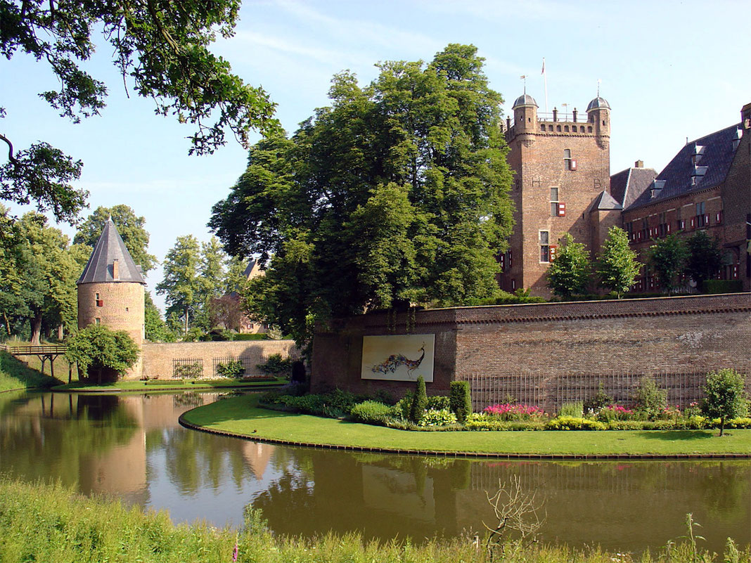 Medieval Huis Bergh castle