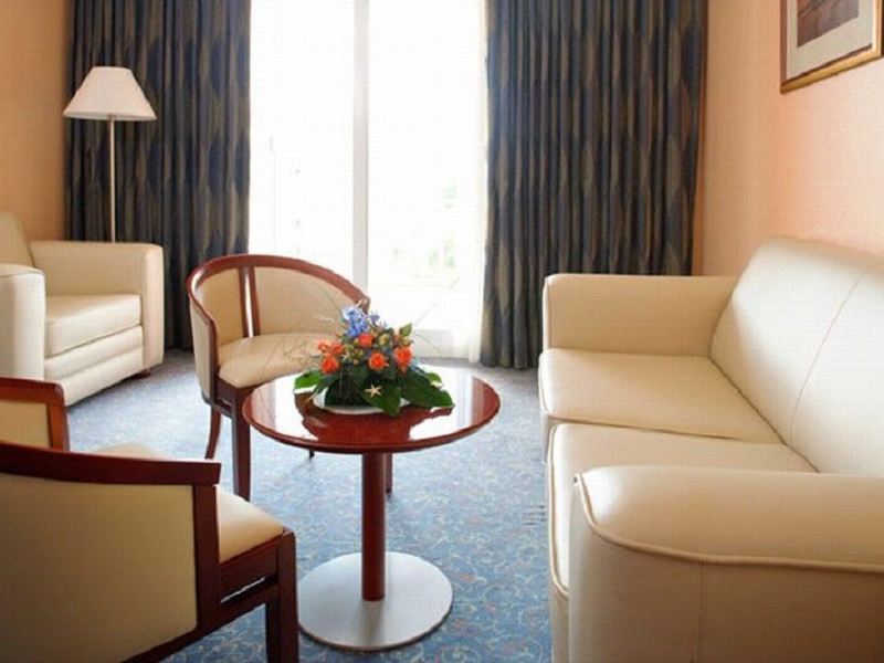 Picture of room Executive Double Room with Sea side view and Balcony with half board service included. 